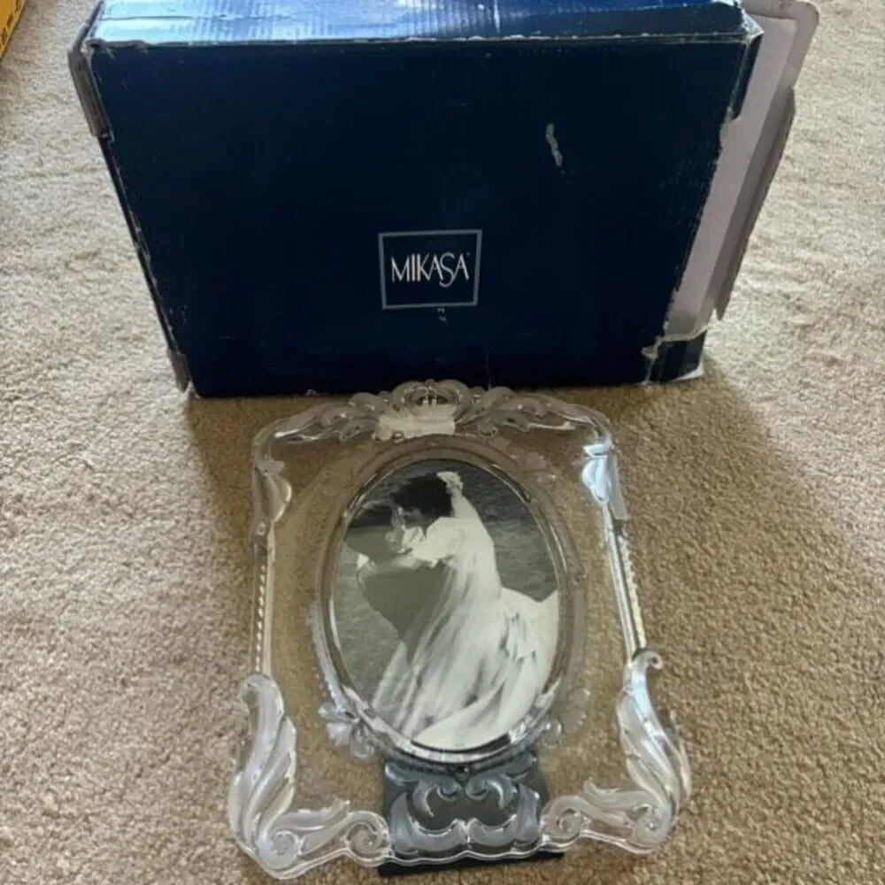 Mikasa 5x7 Oval Crystal Wedding Frame In Original Box